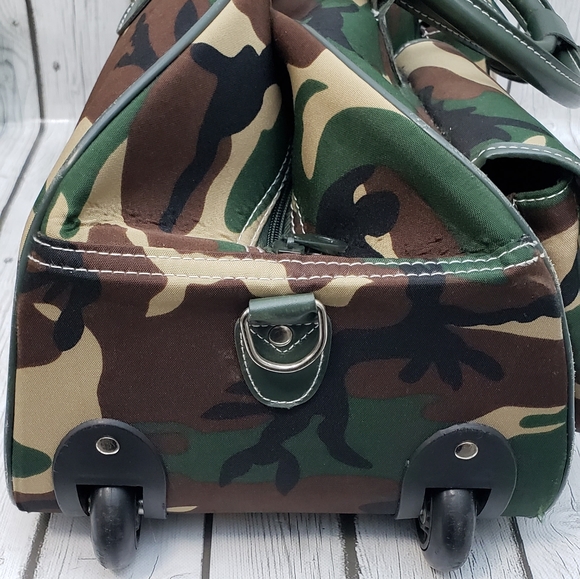 Large Capacity Carry-On Rolling Duffel Bag - Green Camo - Picture 4 of 13